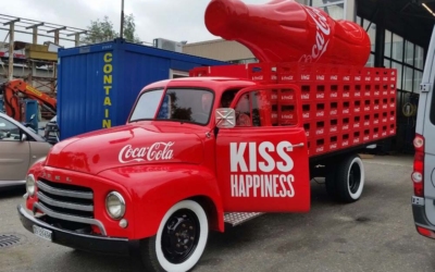 Reklamowe zabudowy samochodów ciężarowych.