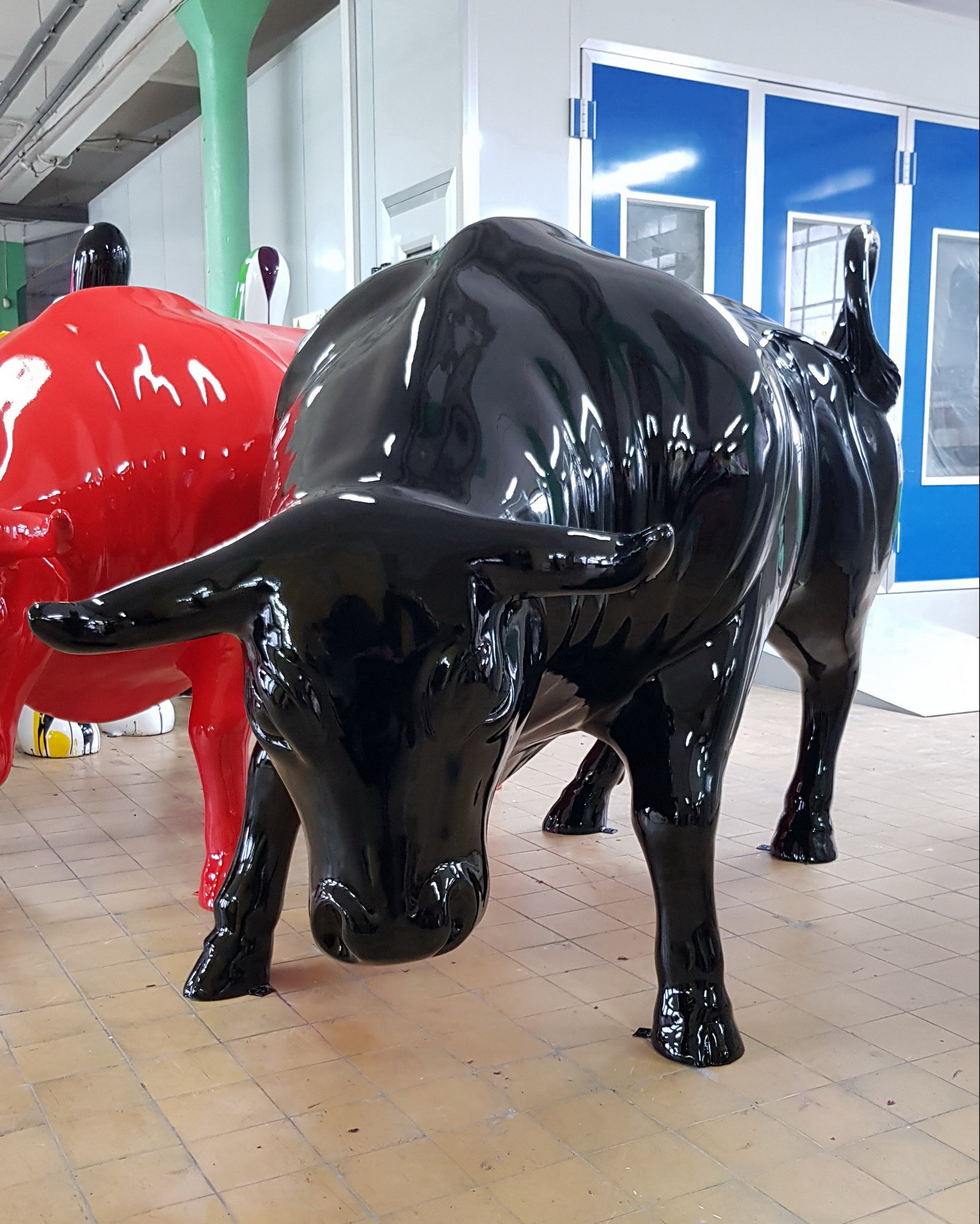 Duża eventowa figura byka 6 Byk naturalnej wielkości, jednokolorowy