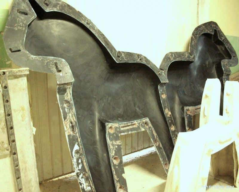 Artystycznie malowane konie z Dalarna 4 Forma w kształcie konia.