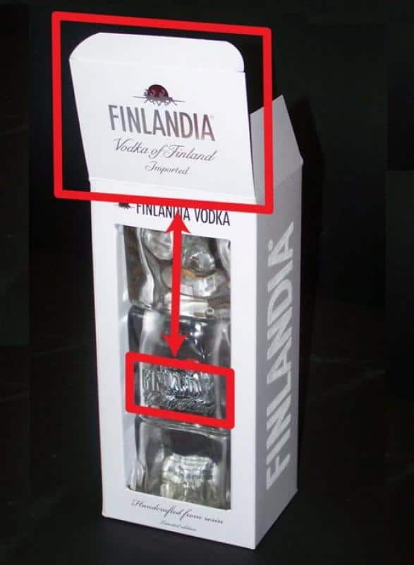 Opakowanie promocyjne Finlandia 4 Białe opakowanie Finlandia Vodka z przezroczystym okienkiem i szklanką wewnątrz.