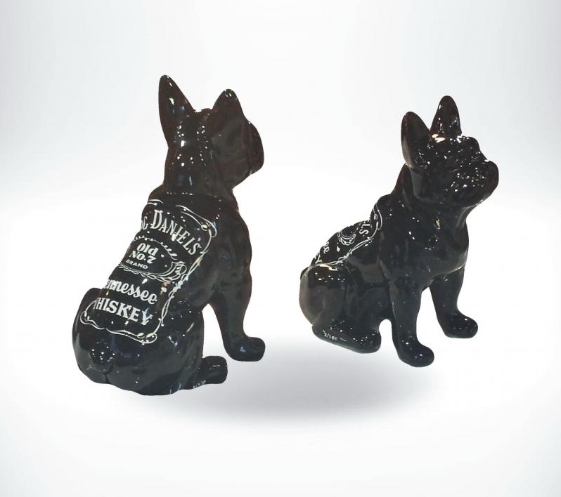 średniej wielkości siedzący pies bulldog 6 średniej wielkości siedzący pies bulldog