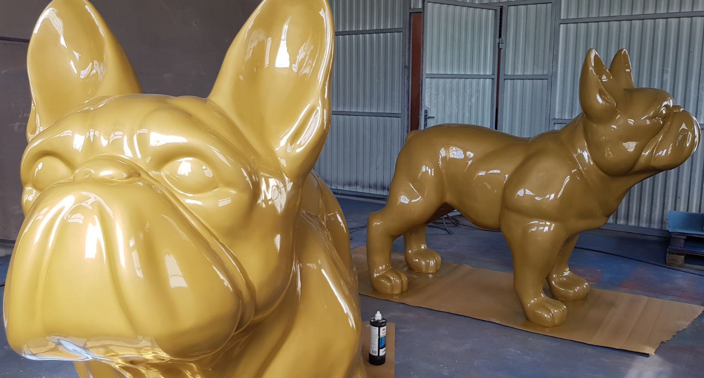 Duży pies bulldog francuski - jednokolorowy. 2 Duży pies bulldog francuski - jednokolorowy.