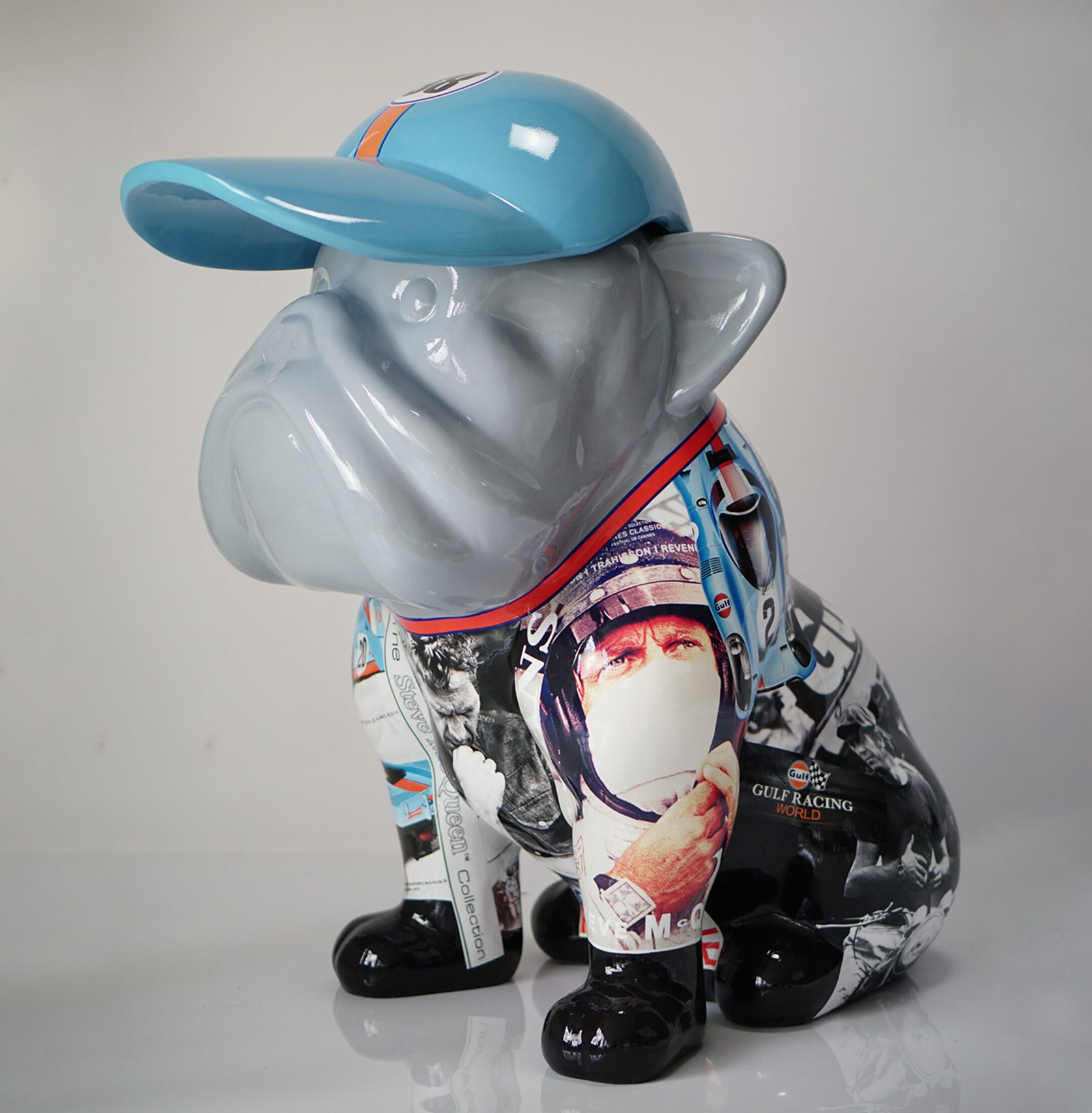 pies Bulldog z czapka - McQueen 1 pies Bulldog z czapka - McQueen