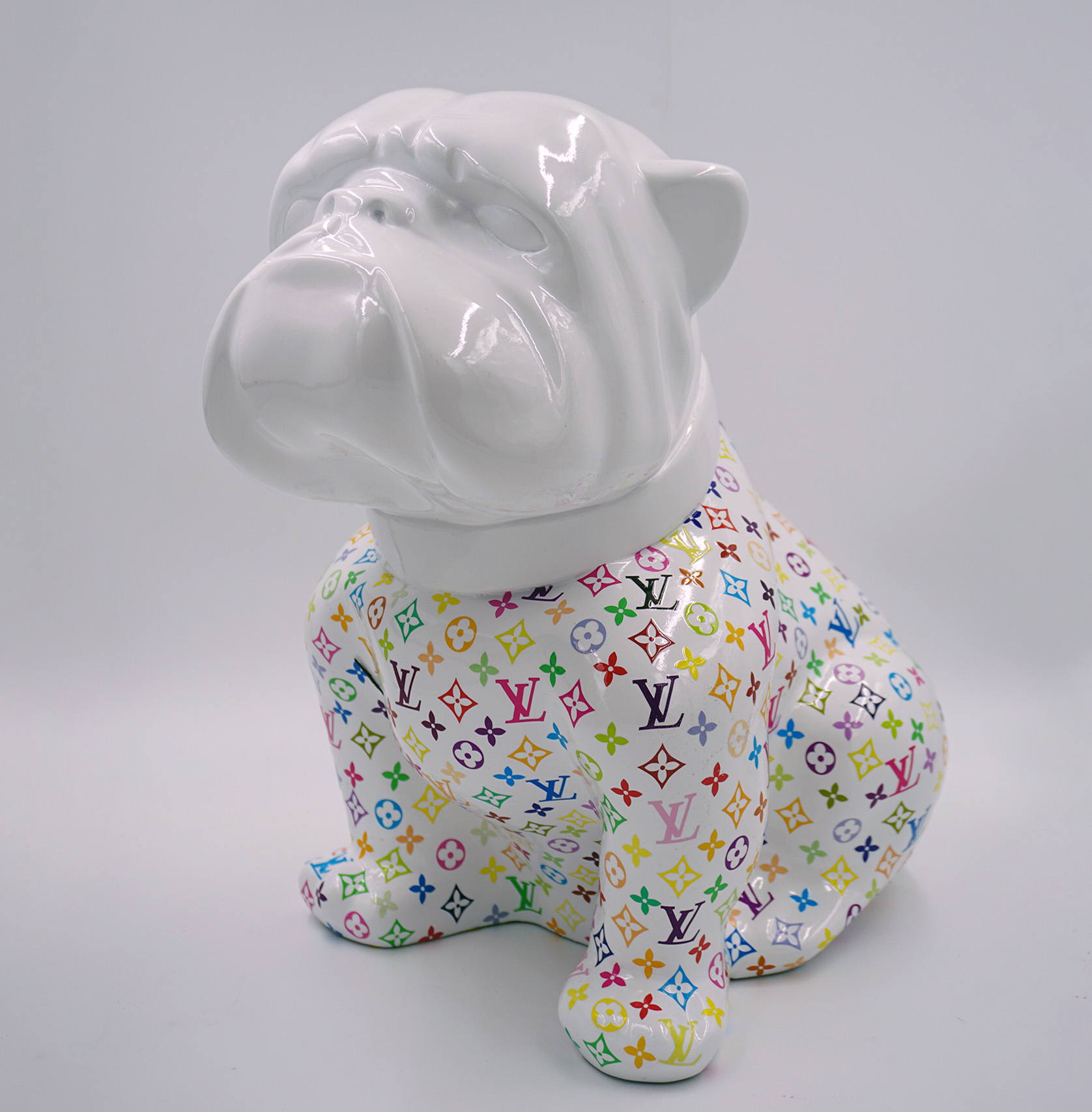pies Bulldog Angelo 60cm - Kolorowy Monogram 1 pies Bulldog Angelo 60cm - Kolorowy Monogram