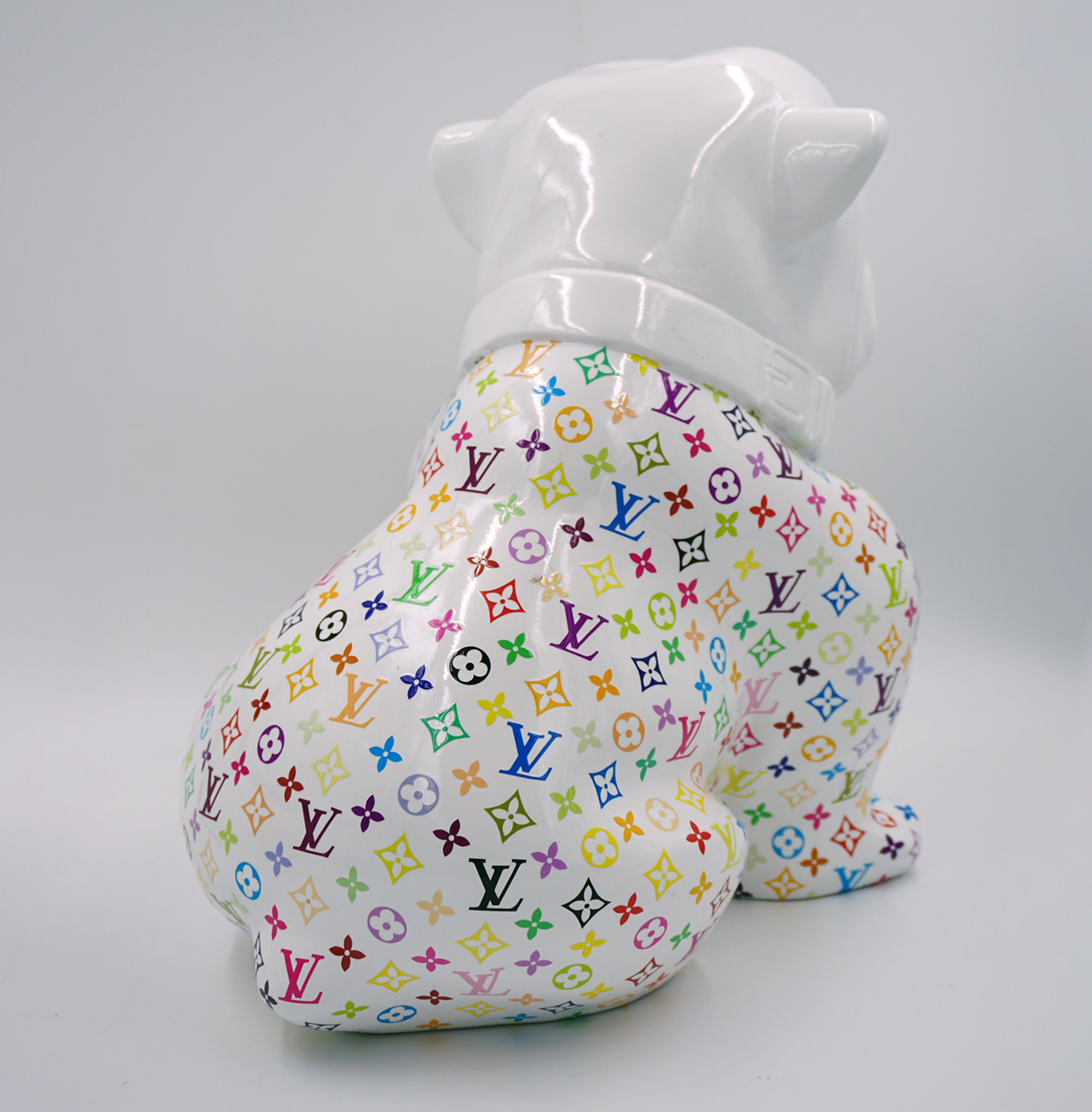 pies Bulldog Angelo 60cm - Kolorowy Monogram 2 pies Bulldog Angelo 60cm - Kolorowy Monogram