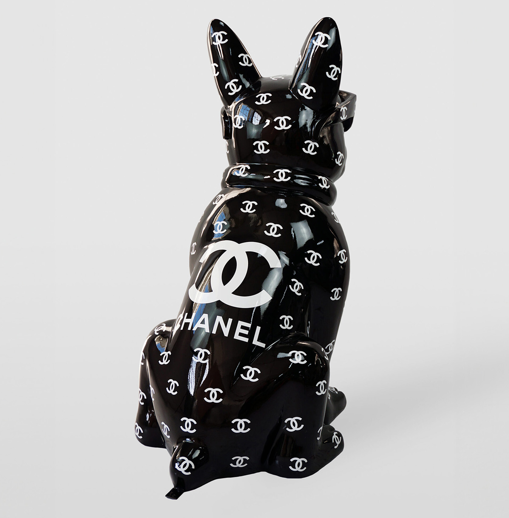 pies Duża figura bulldoga z krawatem w okularach – Logo 2 pies Duża figura bulldoga z krawatem w okularach – Logo